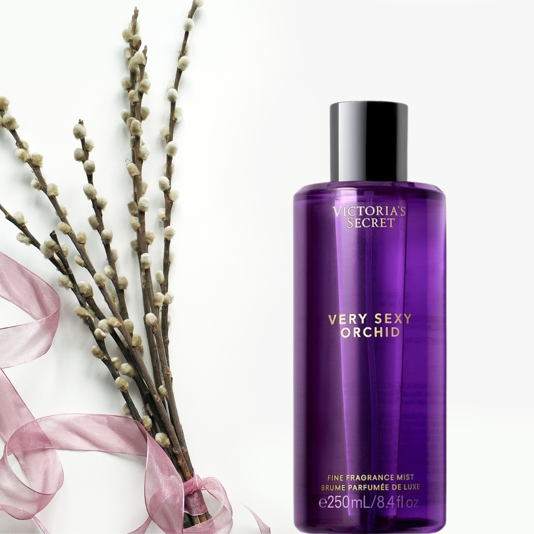 بادی میست Very Sexy Orchid ویکتوریا سکرت، بطری ۲۵۰ میلیلیتری روی زمینهی ساده
