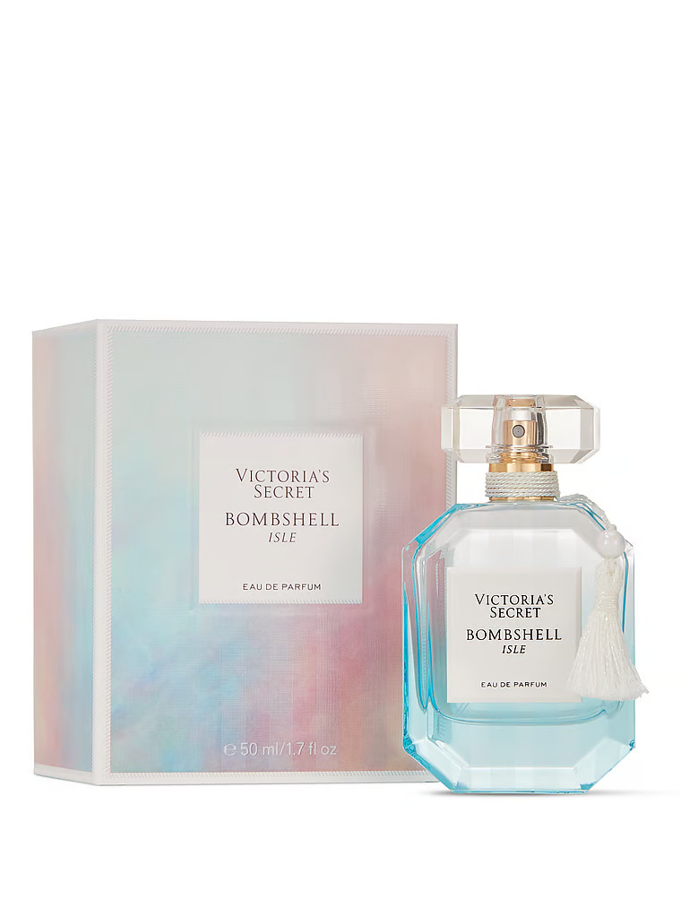 بطری ادوپرفیوم Bombshell Isle ویکتوریا سکرت در نمای روبهرو با طرح گلی-دریایی روی برچسب