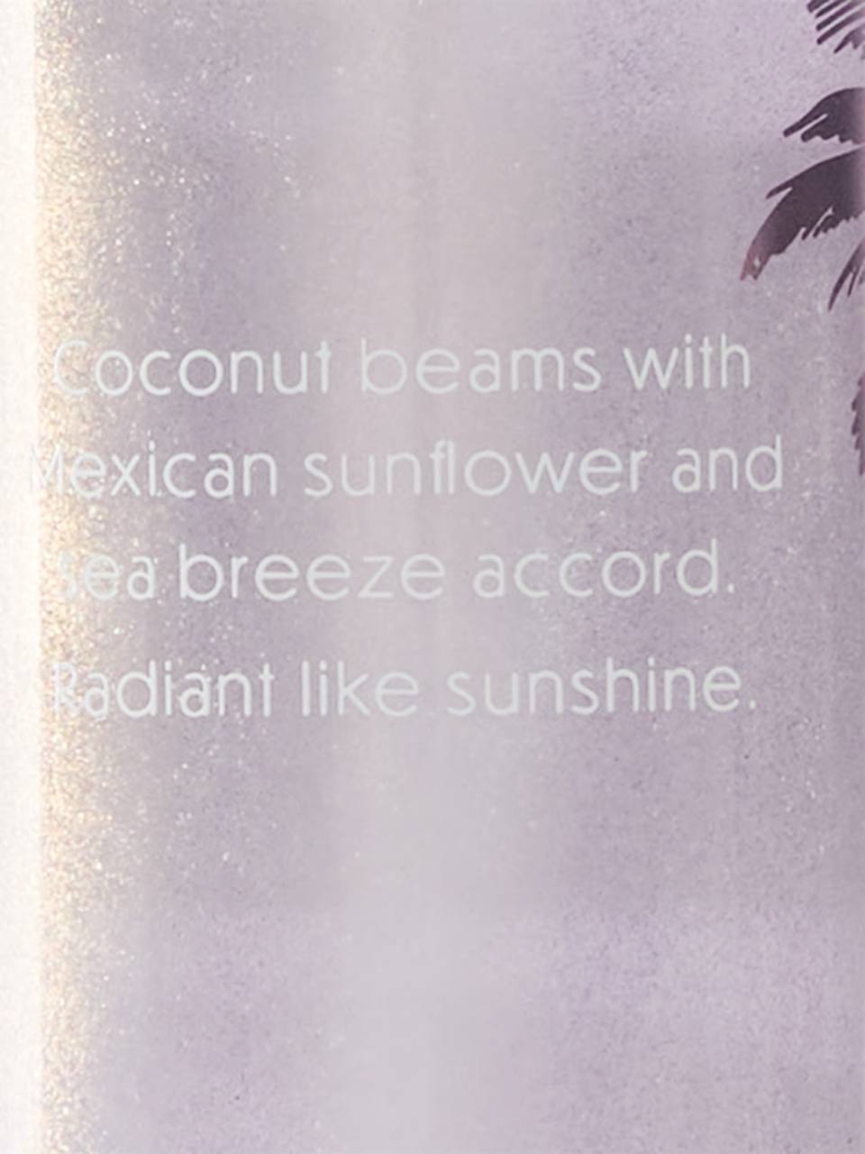نمای نزدیک بادی میست coconut sol shimmer ویکتوریا سکرت با درخشش اکلیلی روی پوست