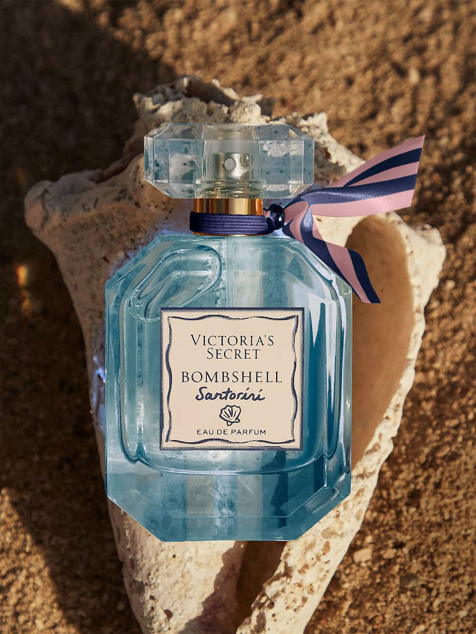 بطری ادوپرفیوم Bombshell Santorini برند ویکتوریا سکرت از نمای نزدیک