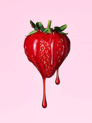 بافت کرمی بادی لوشن Juicy Strawberry پینک هنگام استفاده روی پوست دست