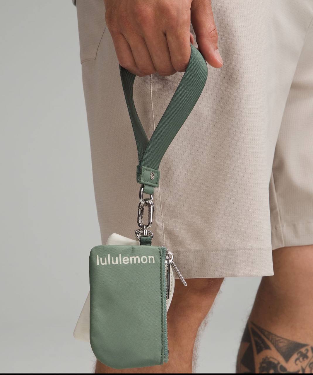 جاکارتی آویز دار سفید و سبز لولولمون