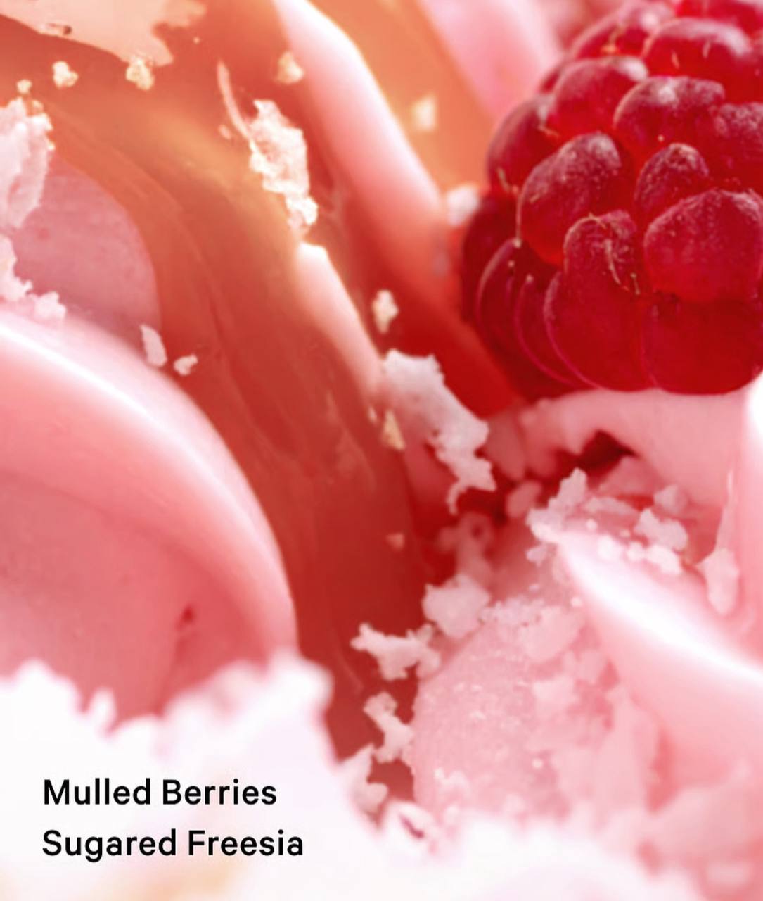 بادی میست Pure Seduction Brulee ویکتوریا سکرت اصل ۲۵۰ میلی‌لیتر، نمای نزدیک برچسب