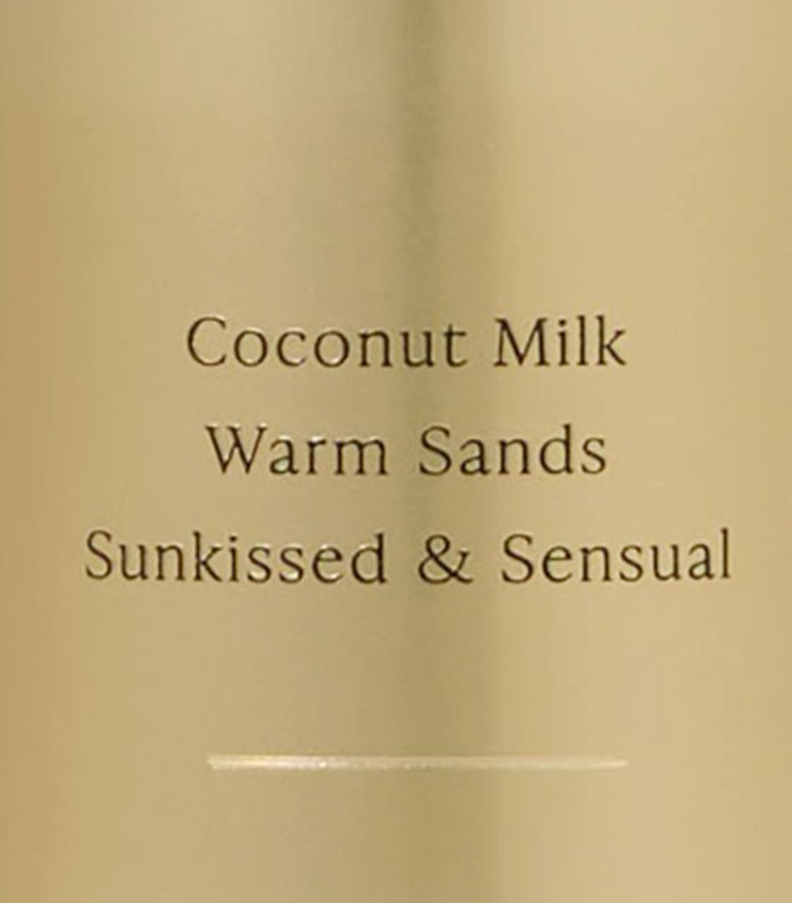 بادی میست Coconut Passion ویکتوریا سکرت در کنار محصولات هم‌لاین این رایحه