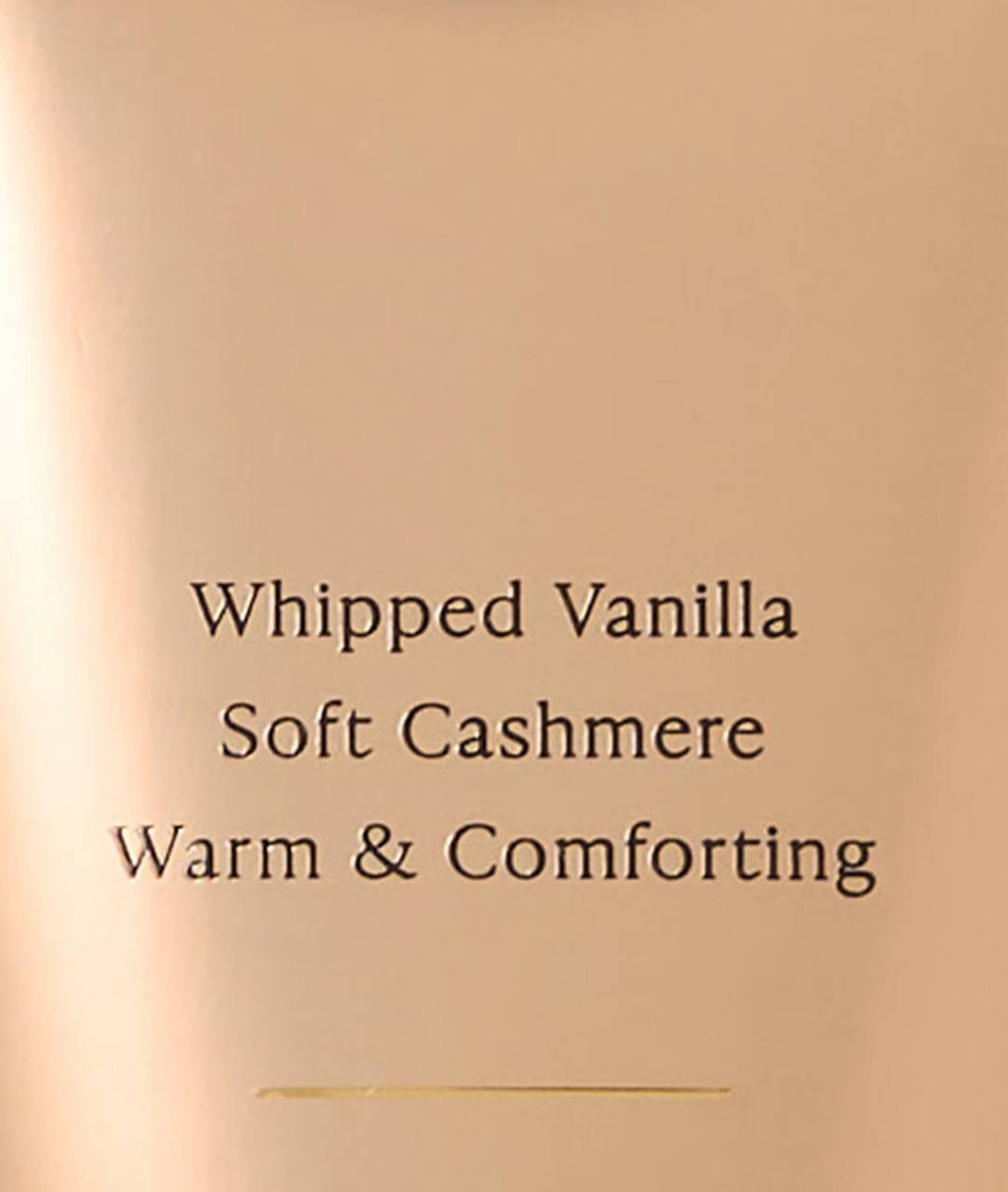 ظرف لوسیون بدن Bare Vanilla برند ویکتوریا سکرت از نمای نزدیک با برچسب مشخص